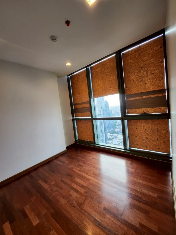 For sale: Wish Signature Midtown Siam, 43rd floor, City view with private elevator. Don't miss out on this great deal.