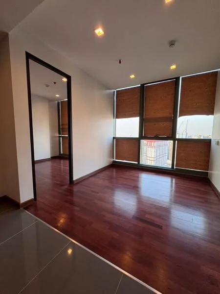 For sale: Wish Signature Midtown Siam, corner room with a very good view, north facing. If you don't book, you'll miss out++