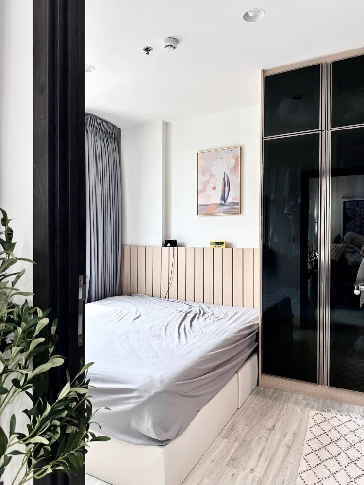 XT Huaikhwang condo for sale. Beautifully decorated with a coordinated color scheme. Fully furnished with appliances. Book now!