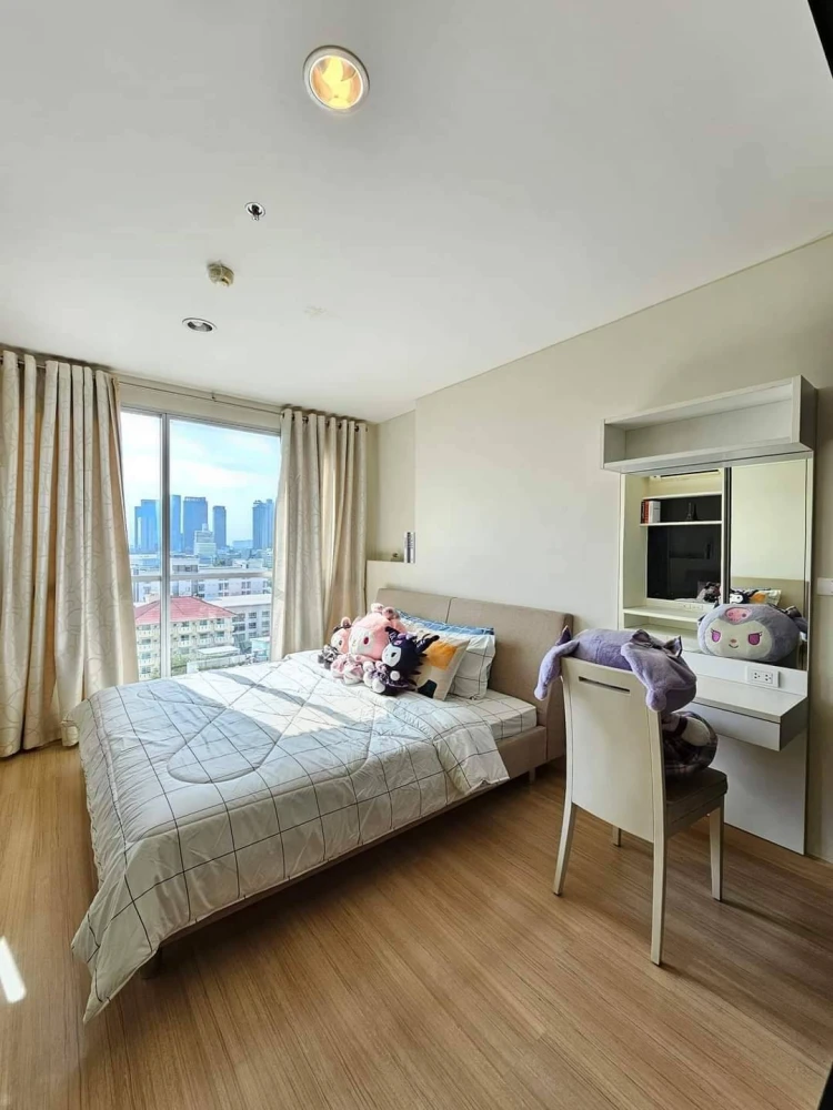 Condo Life Ladprao 18, a few steps away from MRT. very easy to travel The room is ready to be rented.