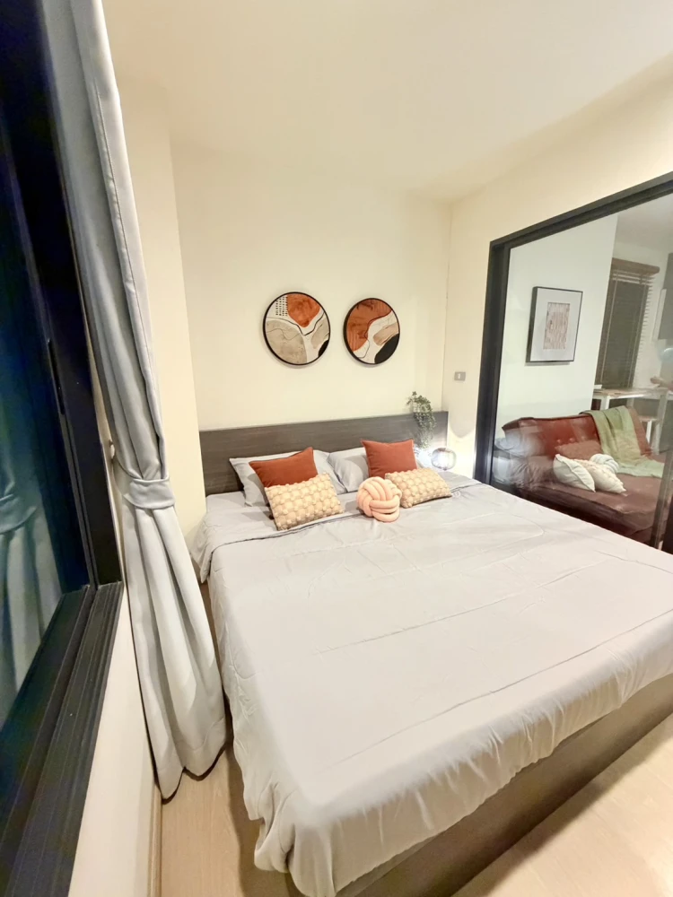 Condo for rent, Rhythm Asoke, 2 bedrooms, fully furnished with appliances, 21st floor with high view. Book now, don't miss out!