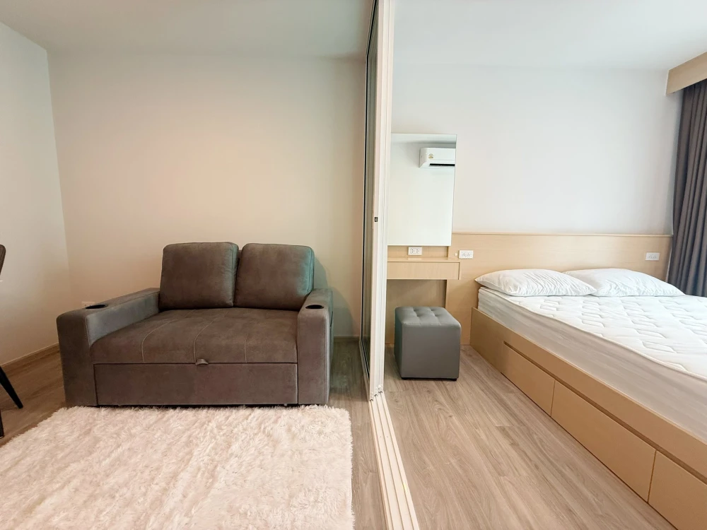 Condo for rent, Regent Home Bangna, 23rd floor, high view, well-built furniture, convenient and complete here. Come and reserve now.
