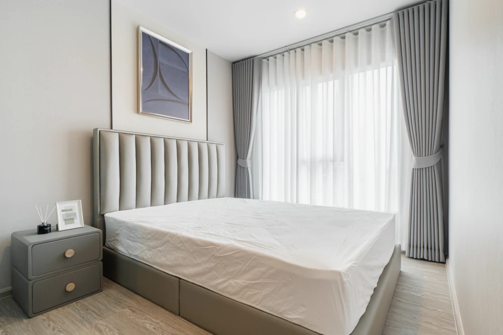 Condo for rent, Regent Home Bangna. Nice, comfortable room with a white, soothing color scheme. Affordable price. Everything you need in one place. Bo