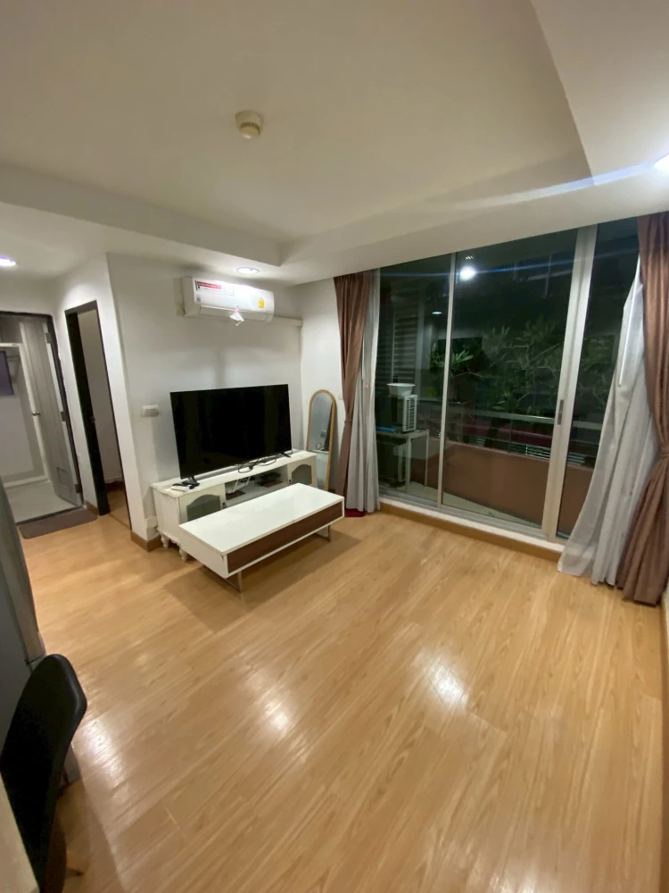 Condo for rent: The Kris 5 Ratchada 17. Spacious room, lots of usable space, fully furnished and equipped with appliances. Come reserve now, don't mis