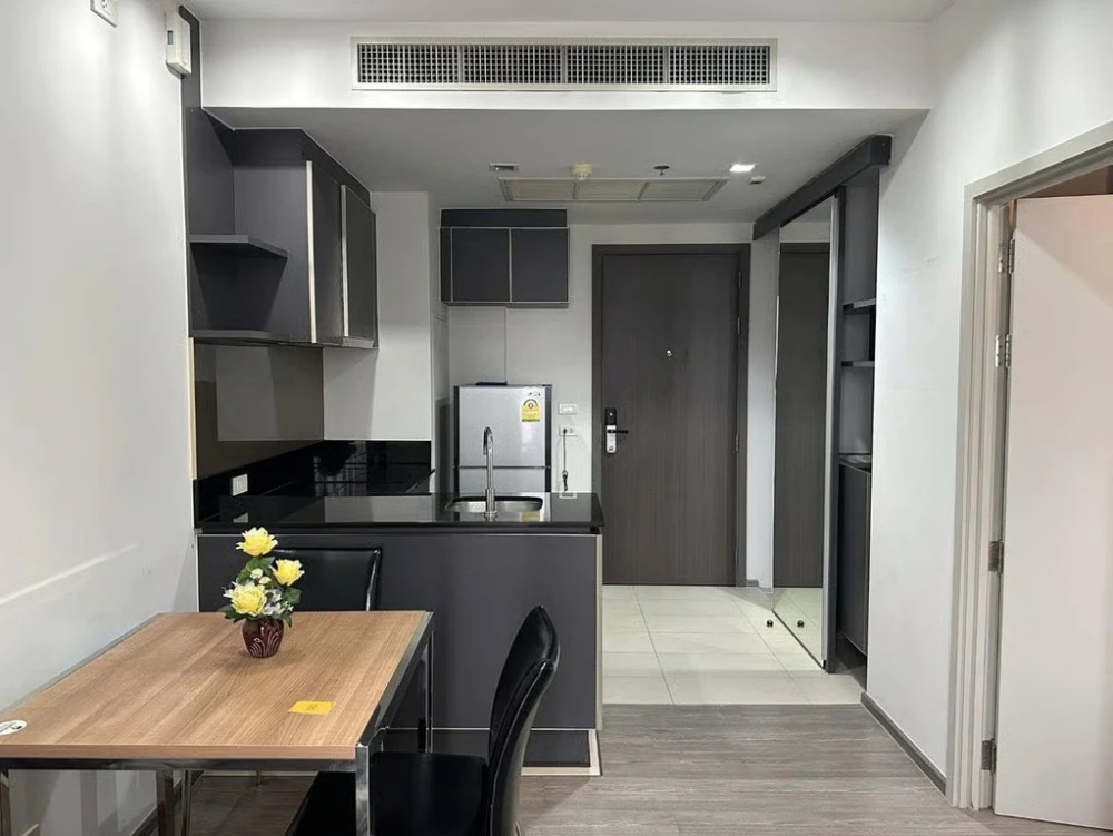 Condo Nye by Sansiri, spacious room, fully furnished, ready to move in. Complete electrical appliances. Don't miss it. Book now.