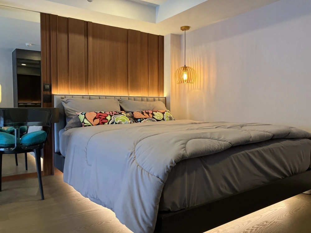 Park Origin Chula Samyan ✨✨ Luxury condo in the heart of Rama IV, near the BTS Skytrain. Modern Luxury design, ready to move in. “Lu
