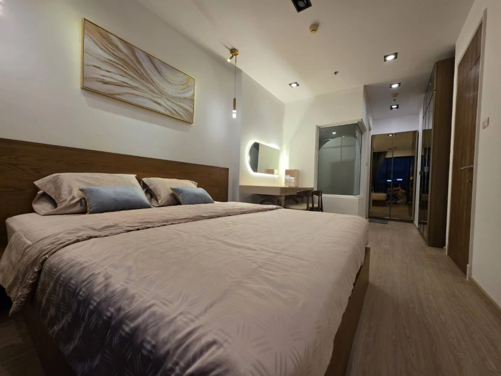 Supalai Premier @ Asoke Condo, New and Beautiful High-Floor Unit with Stunning Open-Air City Views.