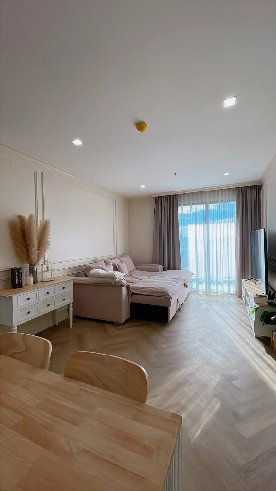 Star View Condo, high floor, built-in furniture, fully furnished + complete amenities. Hurry and book now, don't miss out!
