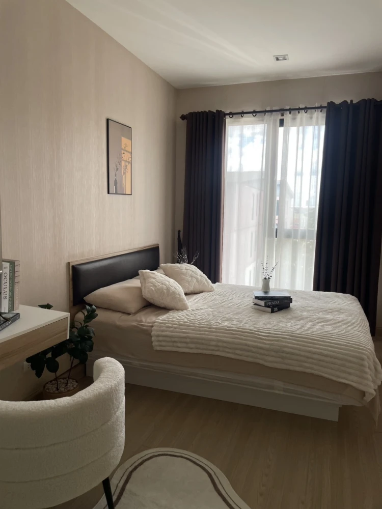 Urgent. Corner room, garden view. Not blocking the view. Simple but very luxurious room decoration. Sell / rent the privacy rewadee.