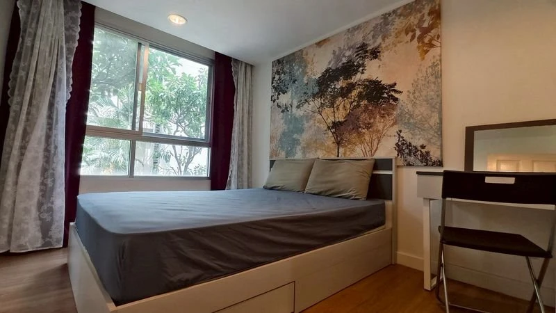 Urgent! Condo for rent at The Kris Ratchada 17, 1 bedroom, 3rd floor, garden view, fully furnished, ready to move in. Don't miss out!