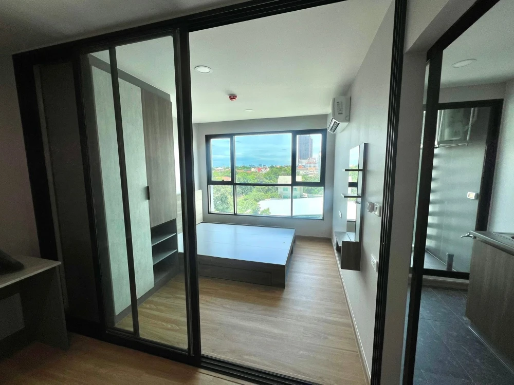 Condo for rent at THE CUBE LOFT Srinakarin - Theppharak. The unit is partitioned into separate, well-defined zones. Great price! Book now!