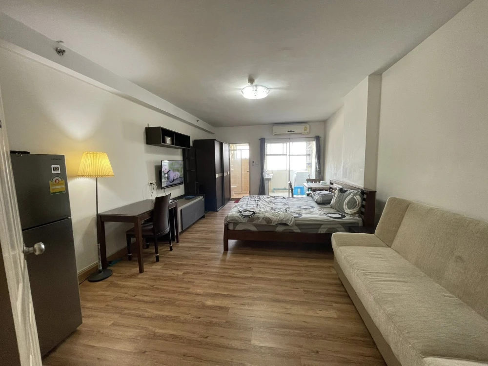 For rent City Home Sukhumvit 101, high floor, room ready to move in, great price, complete set of furniture, don't miss it.