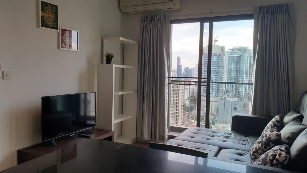 For rent, The Seed Mingle Sathorn-Suanplu, 30th floor, open and airy view. Complete set of furniture, hurry and reserve now.
