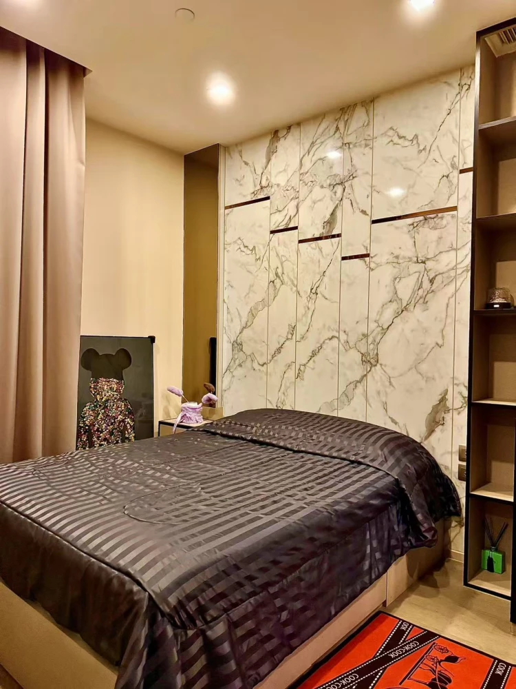 For rent: Ashton Asoke, decorated room, built-in, luxurious, very livable, 37th floor, city view. Don't postpone it. Hurry and reserve now.
