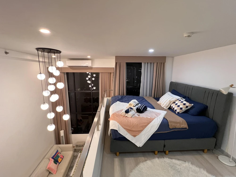 For rent: Knightsbridge Prime Sathorn, Duplex room, high ceiling, open, airy, with a view of Suan Phlu. Hurry and reserve now.