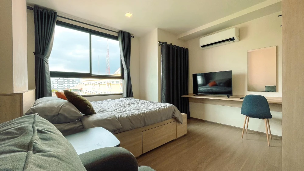 Condo for rent: The Muve Kaset, ready to move in, complete with amenities. You'll regret not booking.