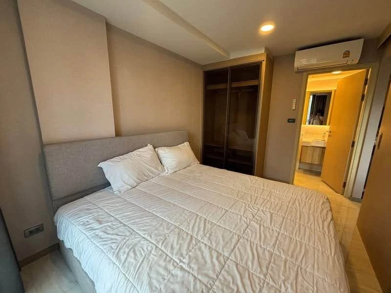 Condo for Rent: Walden Asoke  Low-rise condo in the heart of Asoke, excellent location.