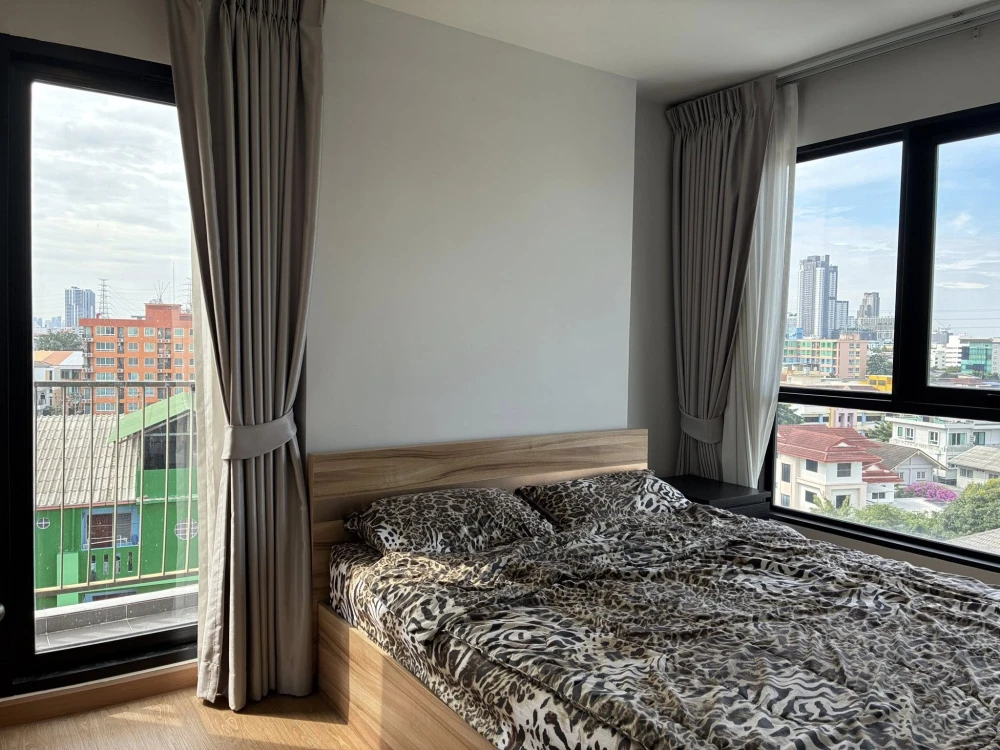 Condo for rent at Asher Ratchada-Huai Khwang. Ready to move in, fully furnished with appliances. Book today! Don't miss out!