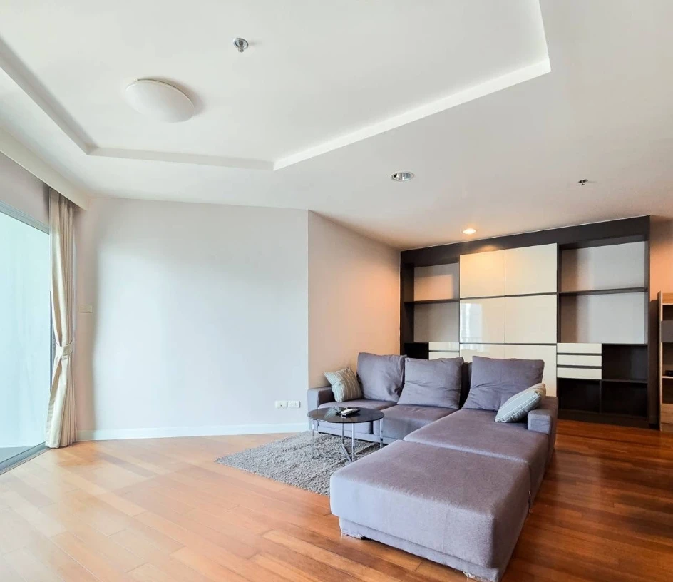 Condo for rent at Belle Grand Rama 9. Large unit, rare find, 26th floor, high floor, unobstructed and beautiful view. Book now!