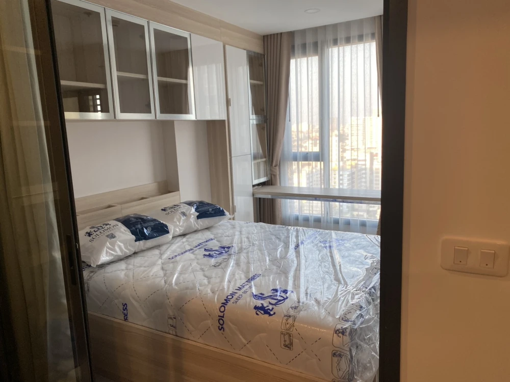 Condo for rent, Denim Jatujak, ready to move in, partitioned into separate areas, great price. Don't miss out!