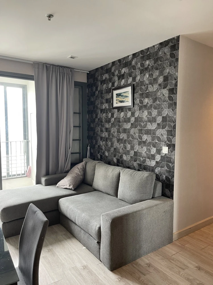 Condo for rent Ideo Mobi Rama 9, room with good wallpaper, 18th floor, high view, must book.