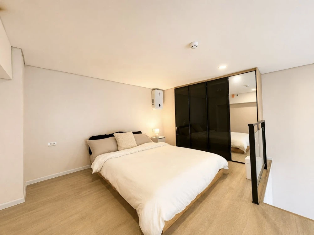 Condo for rent at Landmark @ MRTA Rama 9. Ready to move in, fully furnished. Book now! Don't miss this opportunity.