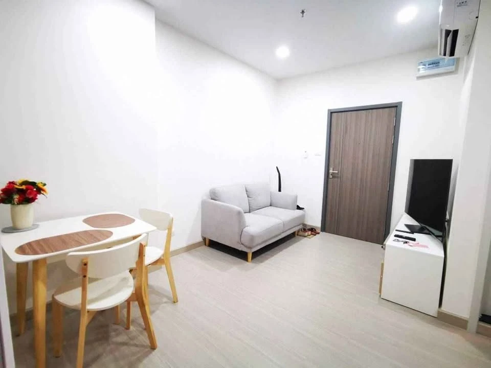 Condo for rent Life Ratchadapisek, spacious room, lots of usable space, complete in one place, hurry and book now.