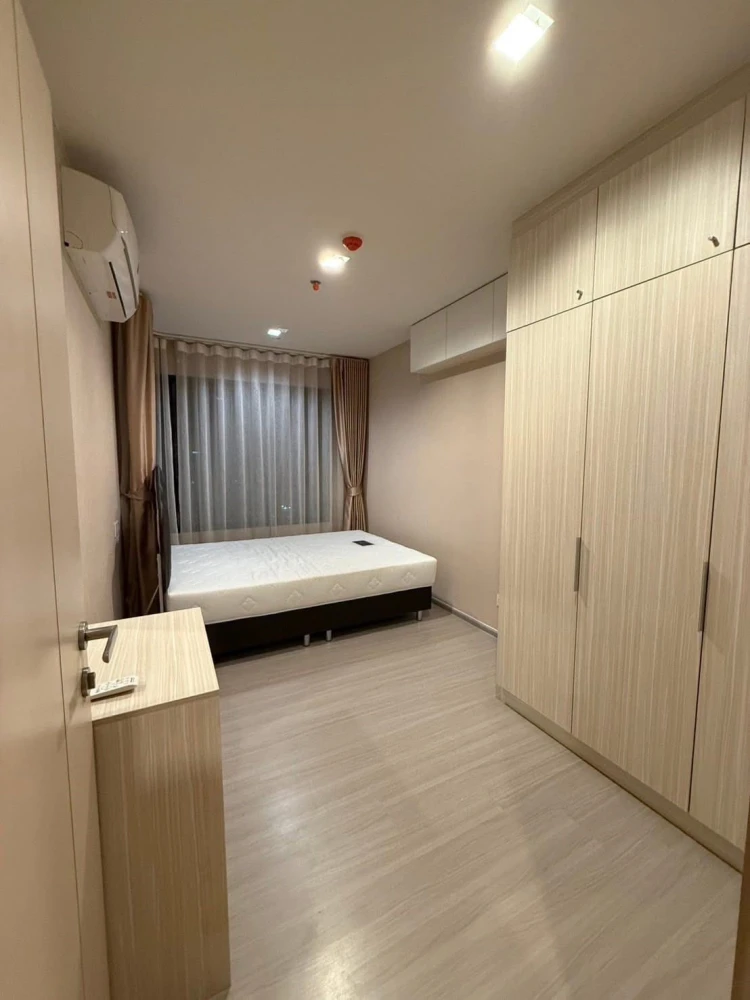 Condo for rent at Life Sathorn Sierra, ready to move in, 33rd floor. High floor with stunning views. Convenient and complete amenities. Book now befor