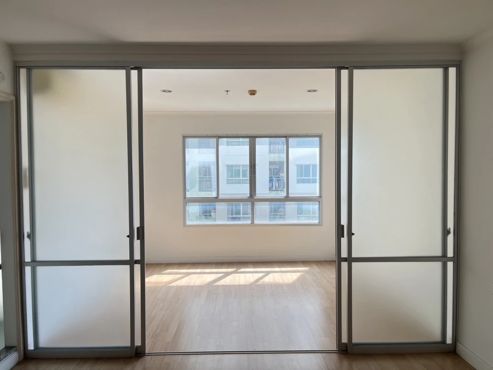 Condo for rent at Lumpini Place Rama 8. Unfurnished unit at a special price. Excellent condition, ideal for those who already have their own furniture