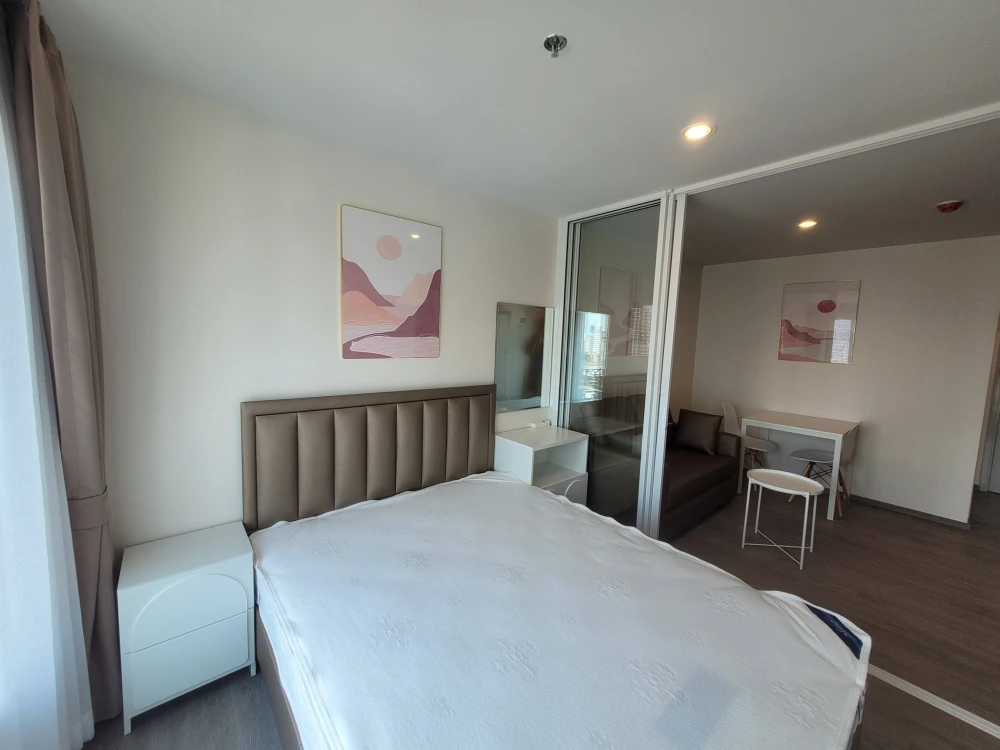Condo for rent at Regent Home Bangna. Partitioned rooms, high floor, complete amenities. Book now!