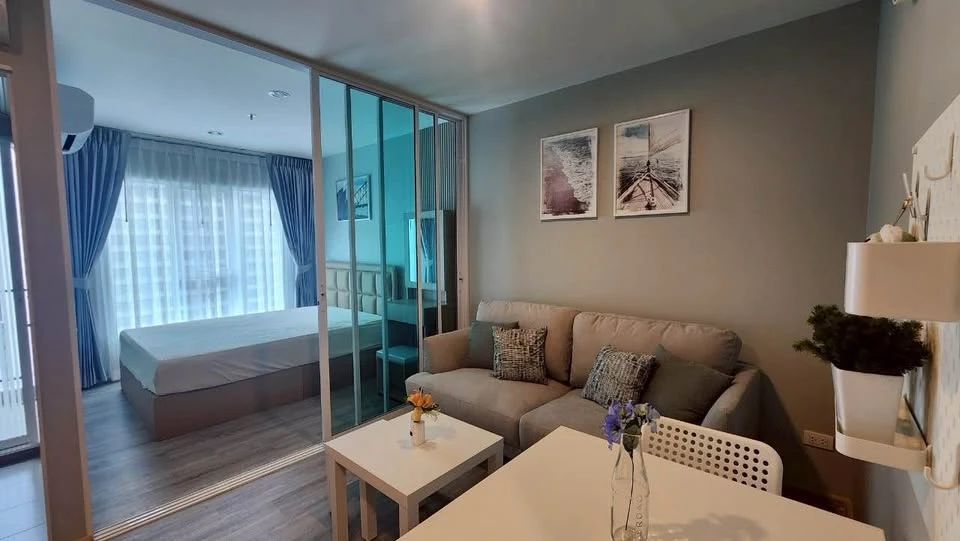 Condo for rent at Regent Home Bangna. The unit is partitioned into separate, clearly defined zones. Everything you need is here. Don't miss out!