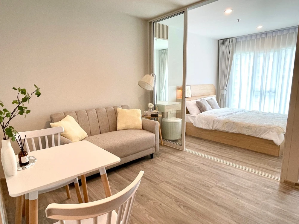 Condo for rent at Regent Home Bangna. Beautifully built-in unit, fully furnished and ready to move in. All appliances included. Just bring your suitca
