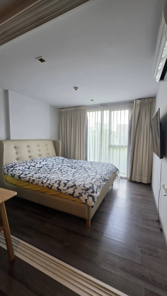 Condo for rent: Sari by Sansiri. Large, comfortable unit with efficient use of space. Fully furnished with appliances. Move in soon!