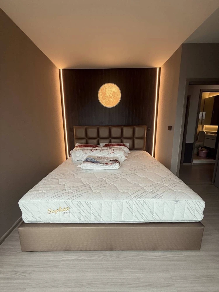Condo for rent at Life Asoke Hype. Beautifully decorated room with fully built-in furniture. Come and reserve today. Don't miss out!
