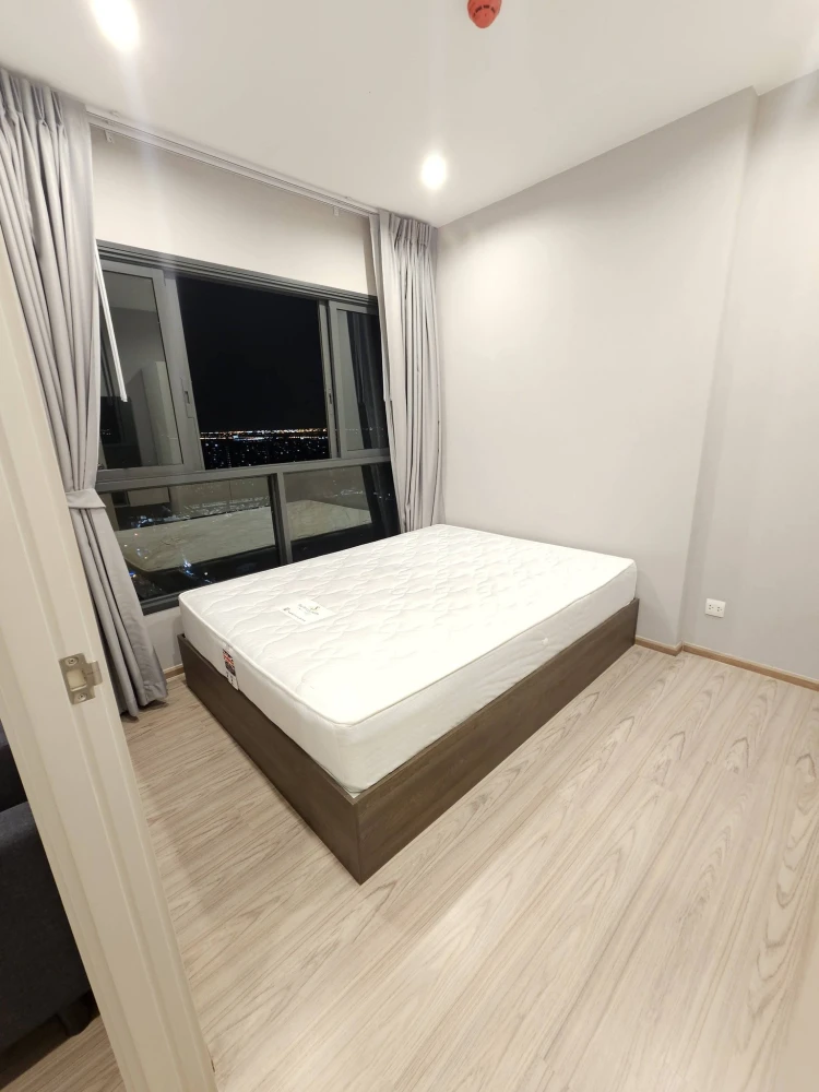Condo for rent at The Tree Hua Mak Interchange. Ready to move in, 25th floor, high floor with great views. Convenient and complete amenities all in on