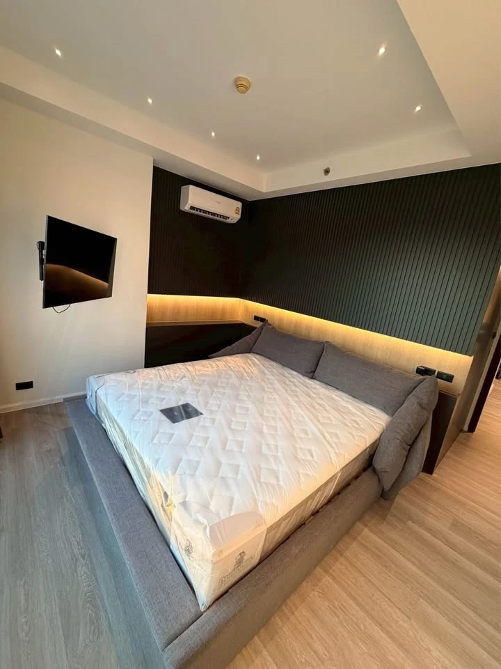 Urgently for rent: Thru Thonglor, luxurious modern style, fully furnished, ready to move in immediately.