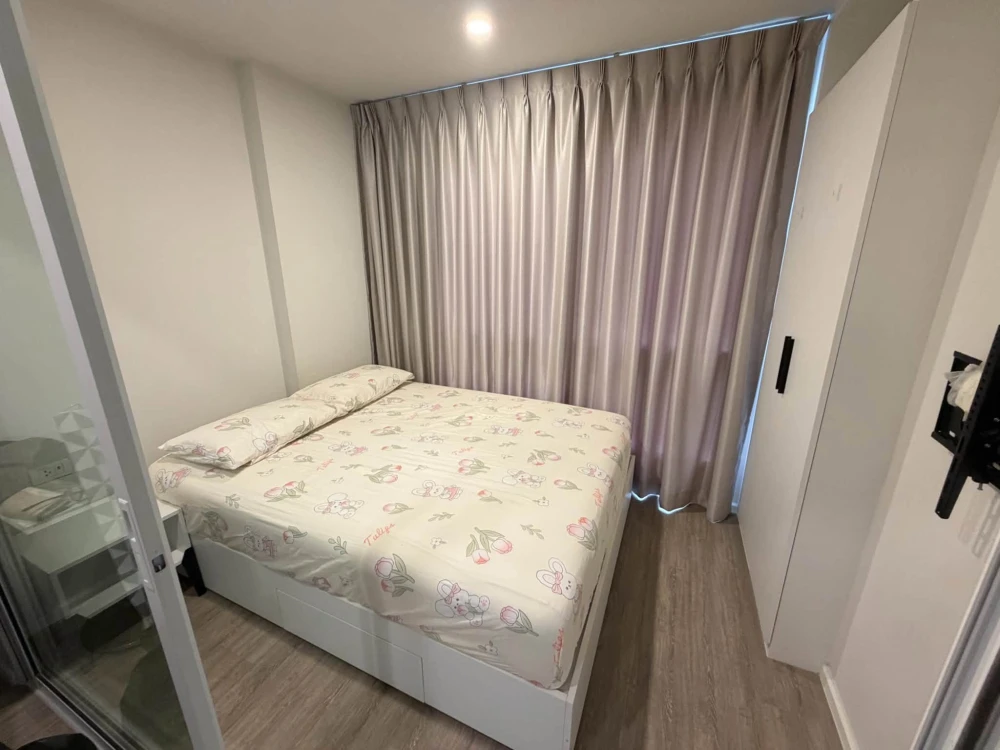 Blue Phaholyothin 35 condo for rent. Ready to move in, fully furnished. Just bring your belongings and you can occupy the entire unit. Don't miss out!