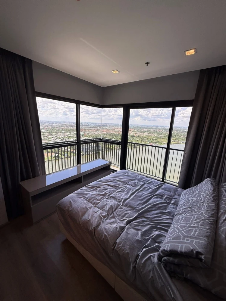 Condo for rent at The Politan Rive. Fully furnished with built-in furniture, spacious and comfortable. 41st floor with river view. Book now!