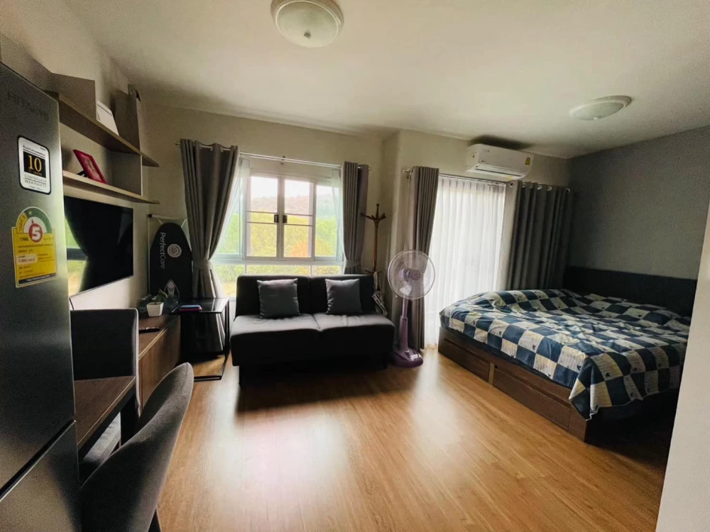Condo for rent, D Condo Bliss Sriracha, room view overlooking the swimming pool, the room is cool all day, not hot.