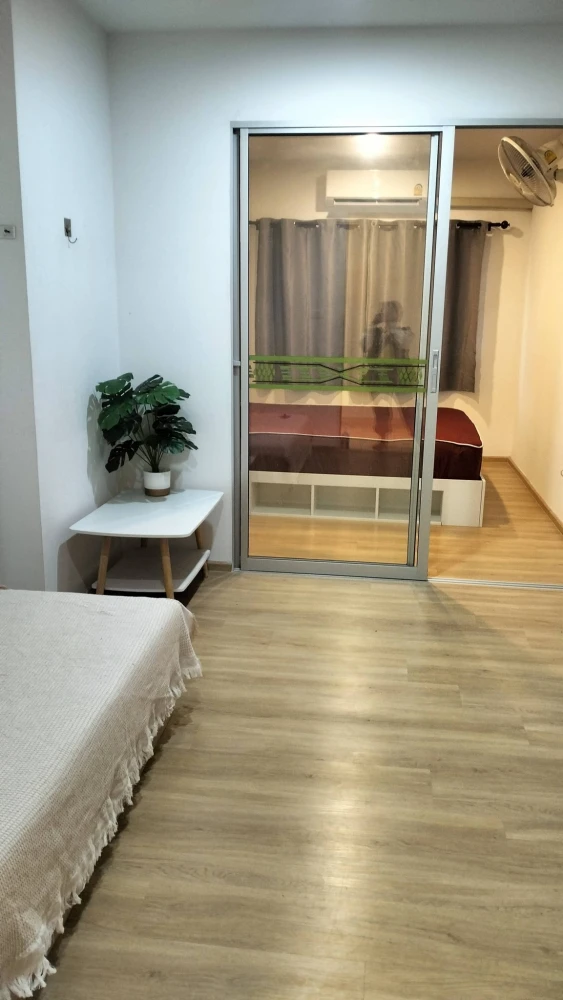 Condo for rent, Sena Kit Chalongkrung-Ladkrabang. Well-partitioned unit, amazing price. You definitely don't want to miss this!
