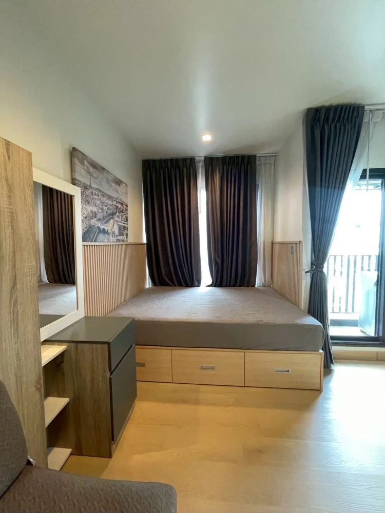Condo for rent, Life Asoke-Rama 9, 42nd floor. Unobstructed view, bright and airy. Fully furnished. Book now!