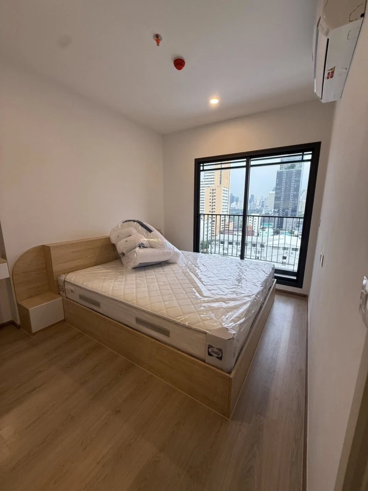 Condo for rent, Life Rama 4 - Asoke, ready to move in, complete with amenities, just bring your own luggage and move in. You must reserve.