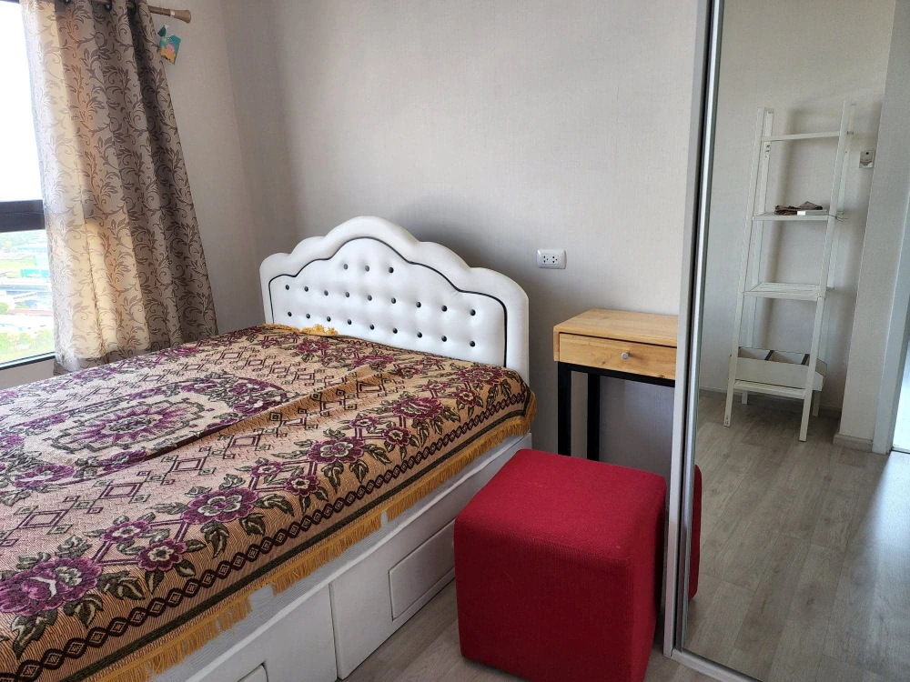 For rent: Plum Condo Central Station Phase 1, corner room with privacy, high floor, good view, hurry and reserve now.