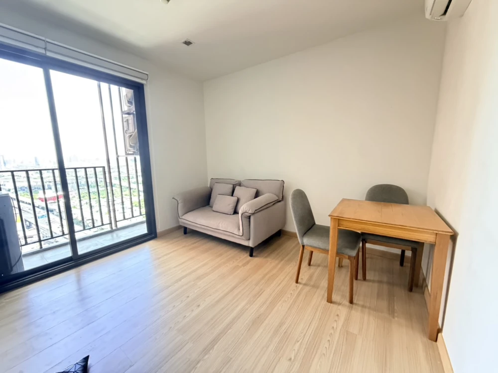 Rent!! THE BASE GARDEN-Rama 9, rooms on a prime location, business district, near Airport Link Ramkhamhaeng. Hurry up to reserve.