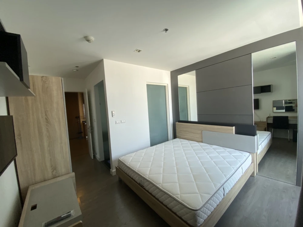 For rent A Space ID Asoke-Ratchada, ID Building, fully furnished, ready to move in and view.