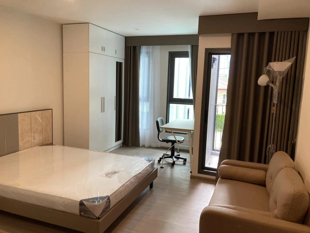 For rent: Aspire Ratchayothin, fully furnished, has swimming pool.