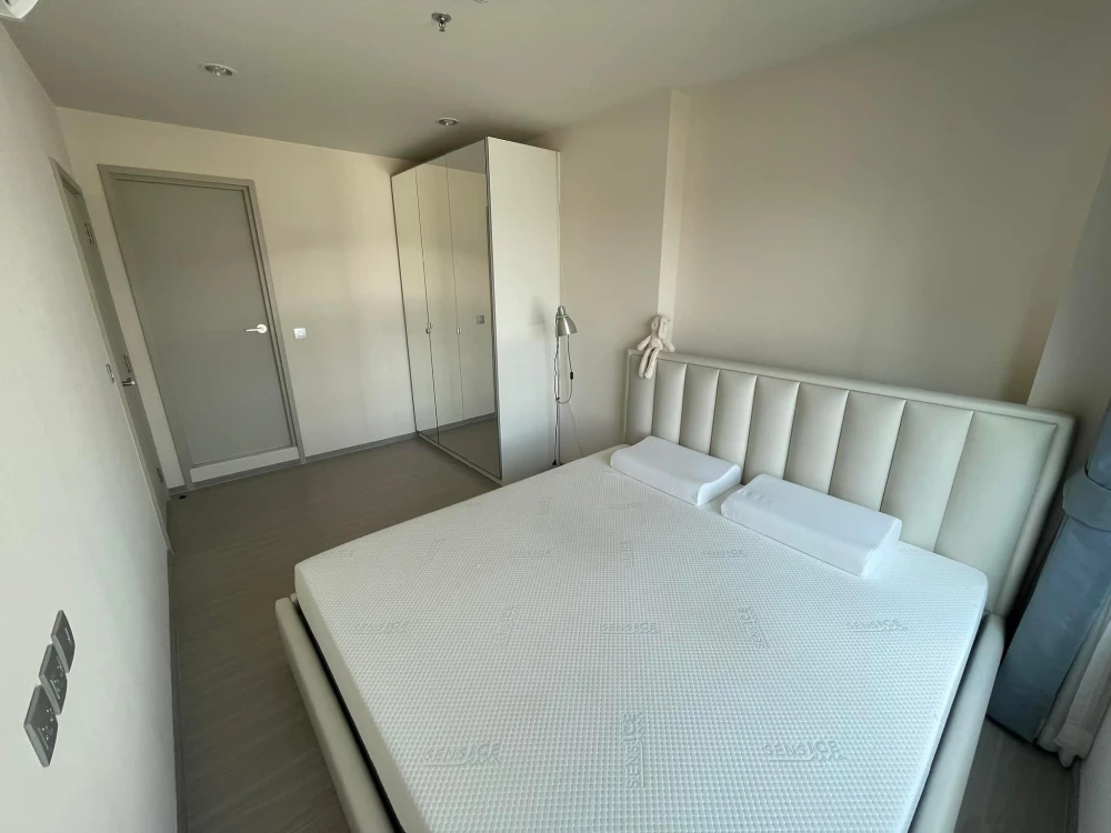 For rent: Aspire Erawan prime, large room, comfortable, 19th floor, high view, hurry and reserve now before you miss out.