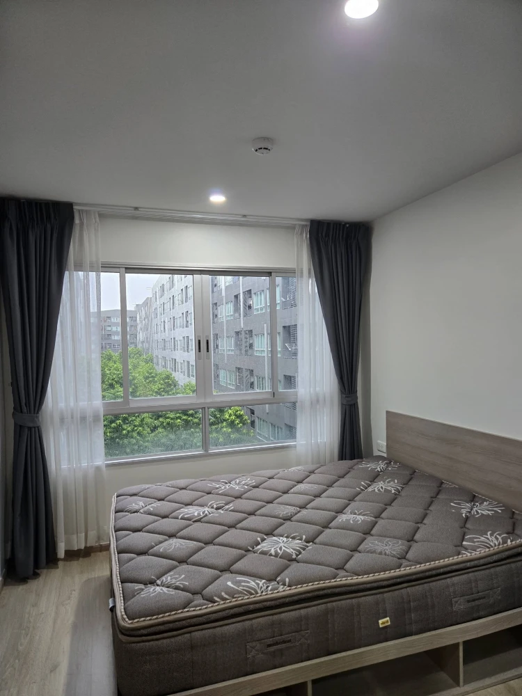 For rent: Elio Del Moss Phahonyothin 34, corner unit, 5th floor, garden and pool view. Amazing price! You don't want to miss this!