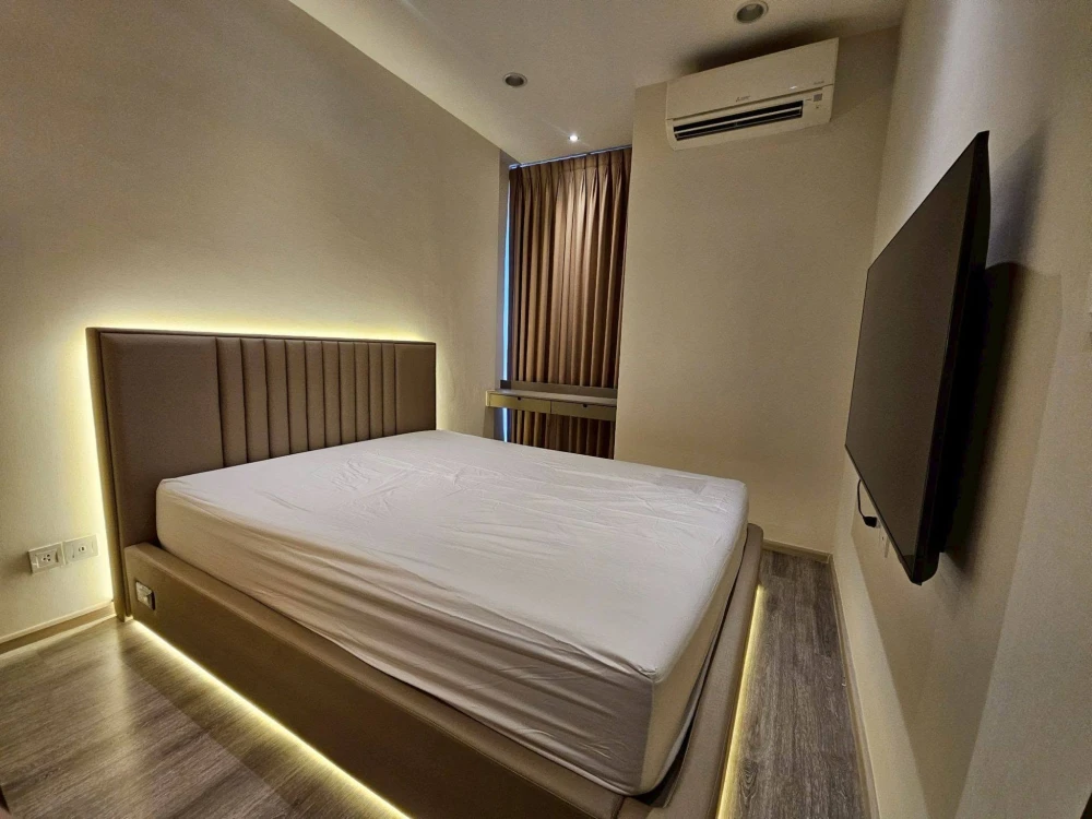Rent out your spacious and comfortable IDEO MOBI ASOKE condo. Enjoy ample living space and high-quality built-in furnishings. Everything you need is r