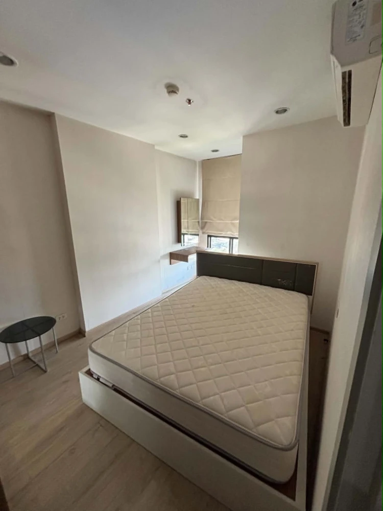 Condo for rent at IDEO SATHORN THAPRA. Fully furnished and equipped with appliances. Just bring your personal belongings and move in!